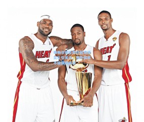 赖斯亮相伦敦时装周颁奖礼引关注，场外风采不输赛场英姿